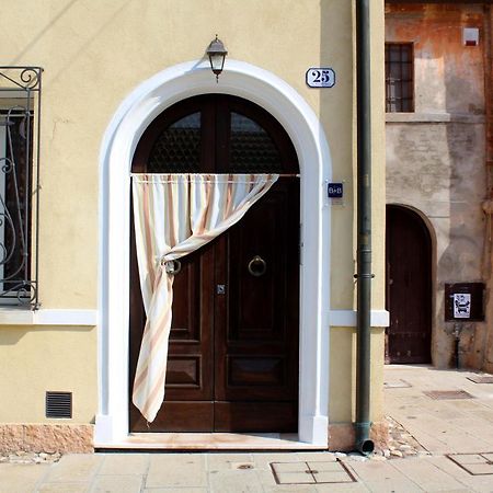 Bed and Breakfast Porta Del Carmine Комаккьо Экстерьер фото