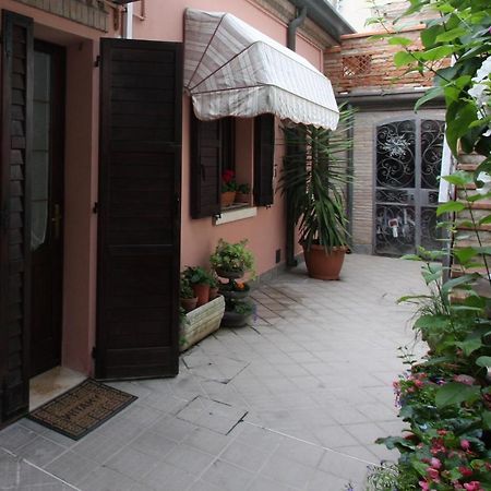 Bed and Breakfast Porta Del Carmine Комаккьо Экстерьер фото