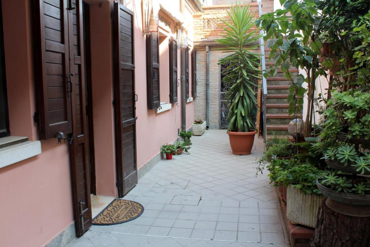 Bed and Breakfast Porta Del Carmine Комаккьо Экстерьер фото