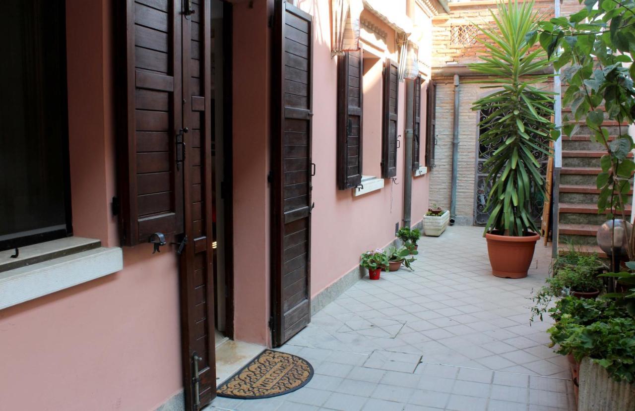 Bed and Breakfast Porta Del Carmine Комаккьо Экстерьер фото