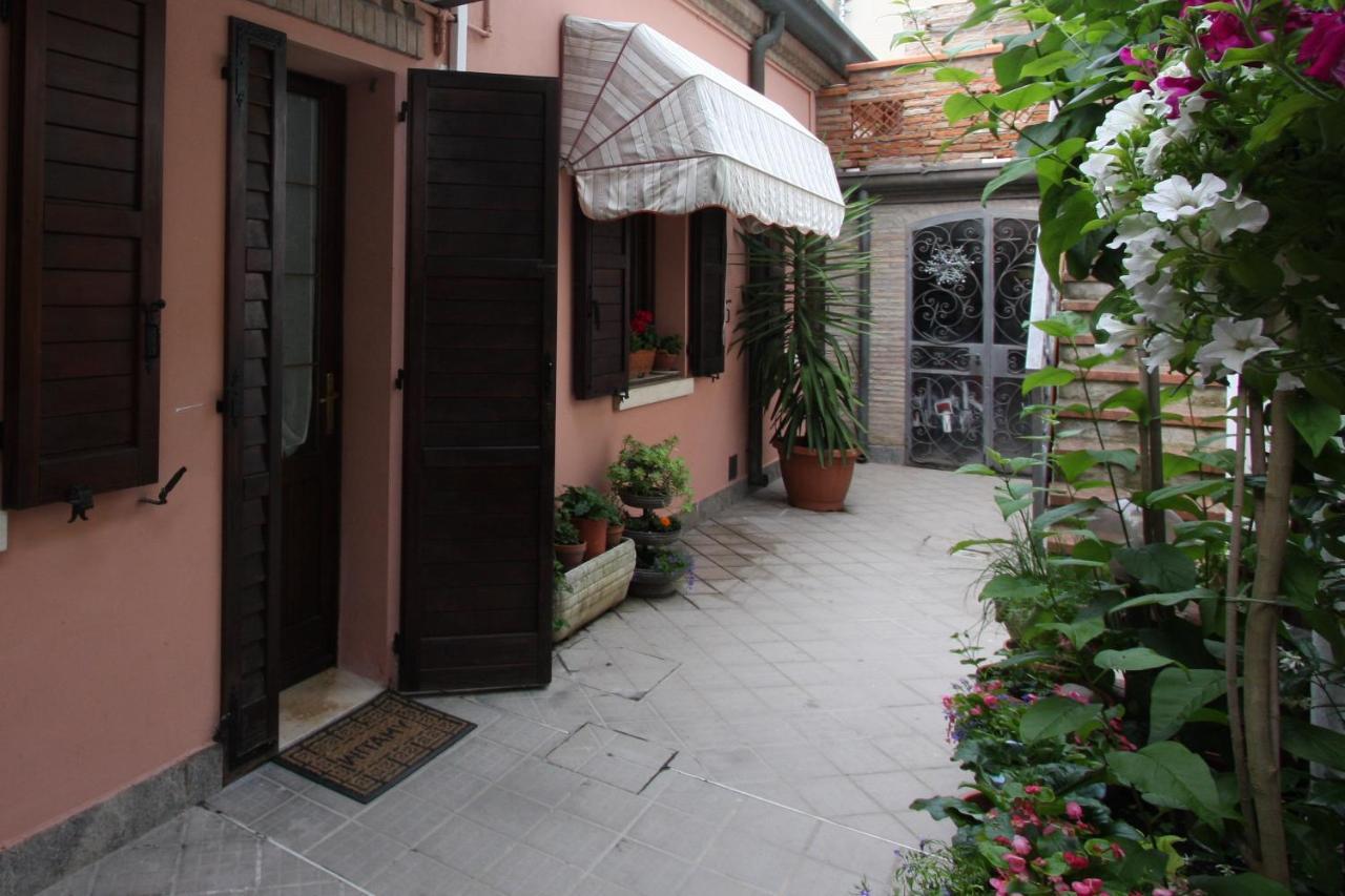 Bed and Breakfast Porta Del Carmine Комаккьо Экстерьер фото
